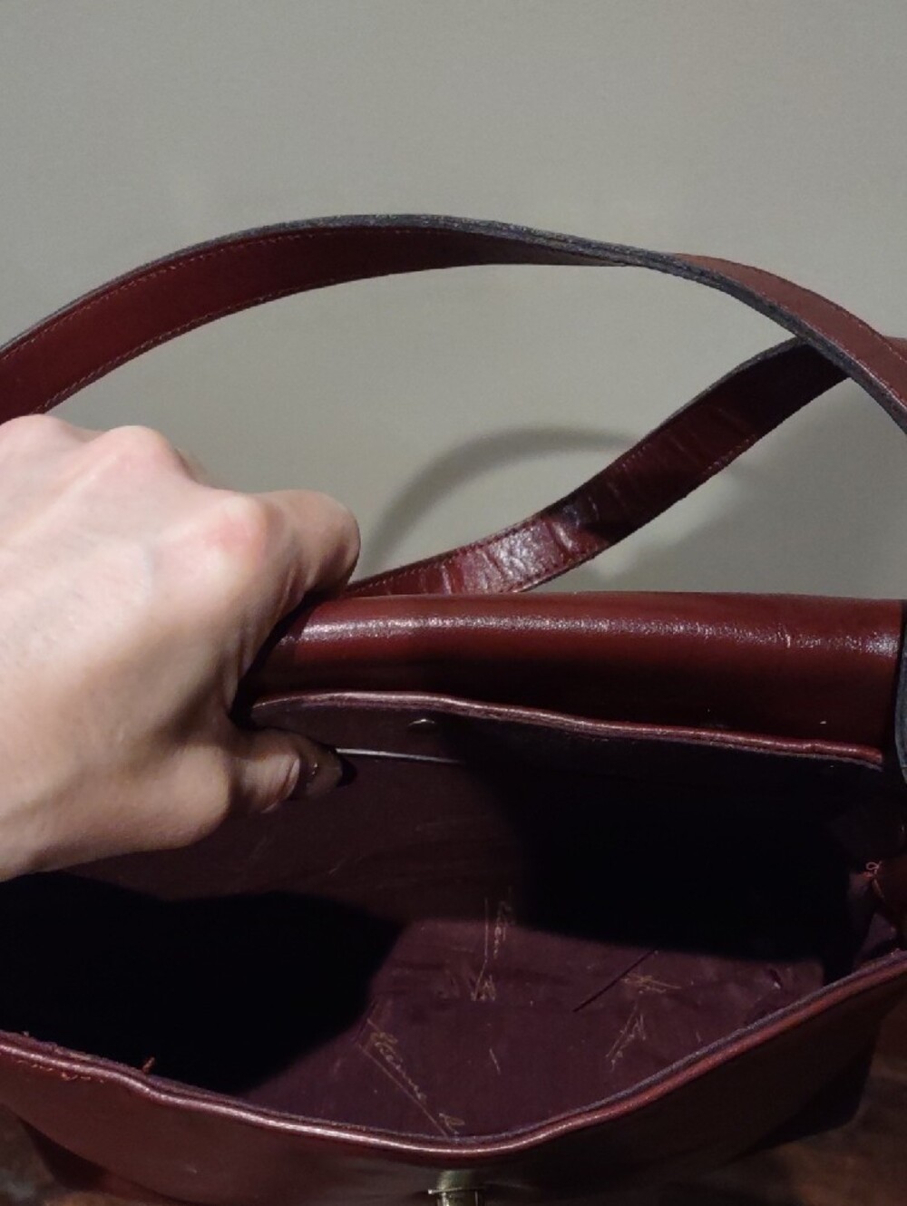 Leather Shoulder Bag in Burgundy Purse Handbag - Picture 10 of 13